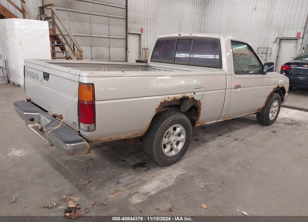 1996 NISSAN TRUCK XE VIN: 1N6SD11S0TC376698