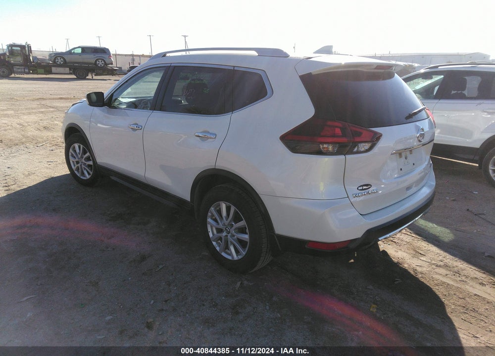 2018 NISSAN ROGUE SV VIN: KNMAT2MV1JP591414