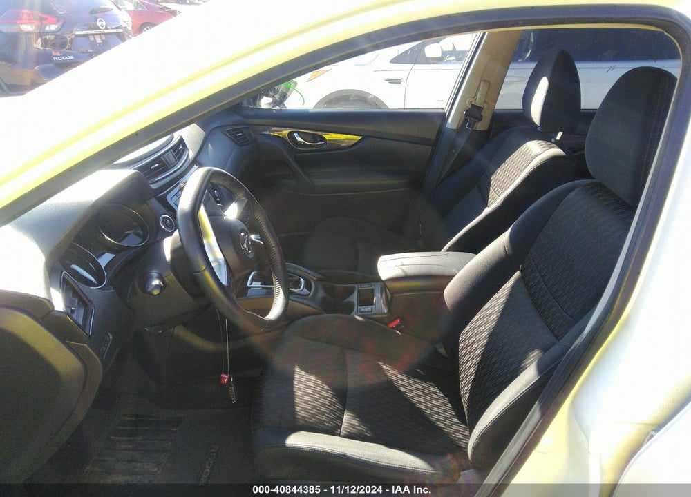 2018 NISSAN ROGUE SV VIN: KNMAT2MV1JP591414