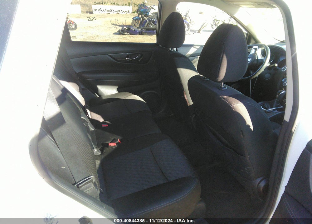 2018 NISSAN ROGUE SV VIN: KNMAT2MV1JP591414