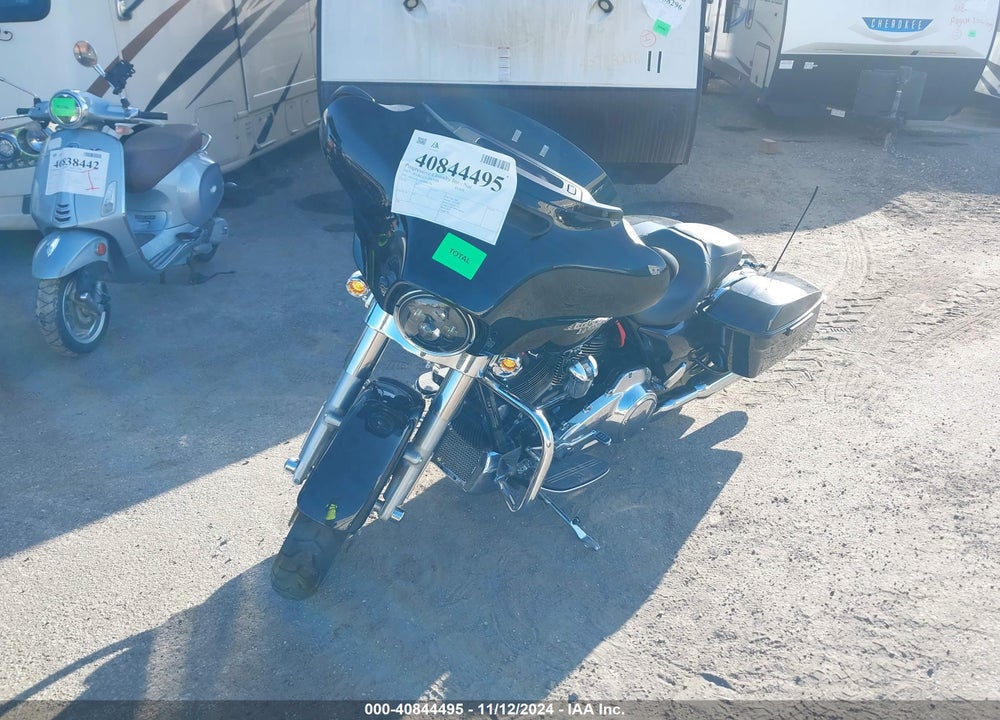 2017 HARLEY-DAVIDSON FLHX STREET GLIDE VIN: 1HD1KBC16HB686378