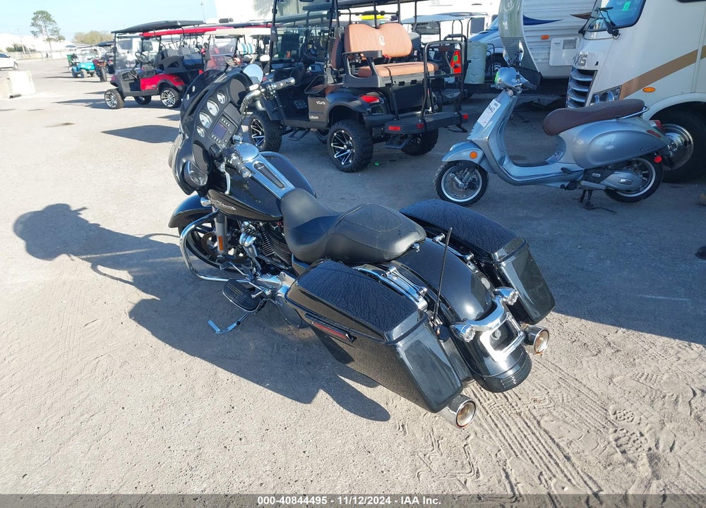 2017 HARLEY-DAVIDSON FLHX STREET GLIDE VIN: 1HD1KBC16HB686378