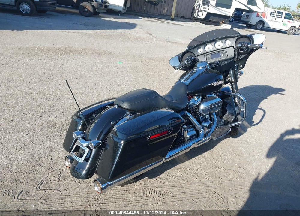 2017 HARLEY-DAVIDSON FLHX STREET GLIDE VIN: 1HD1KBC16HB686378