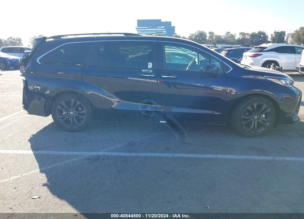 2022 TOYOTA SIENNA XSE VIN: 5TDDRKEC8NS100020