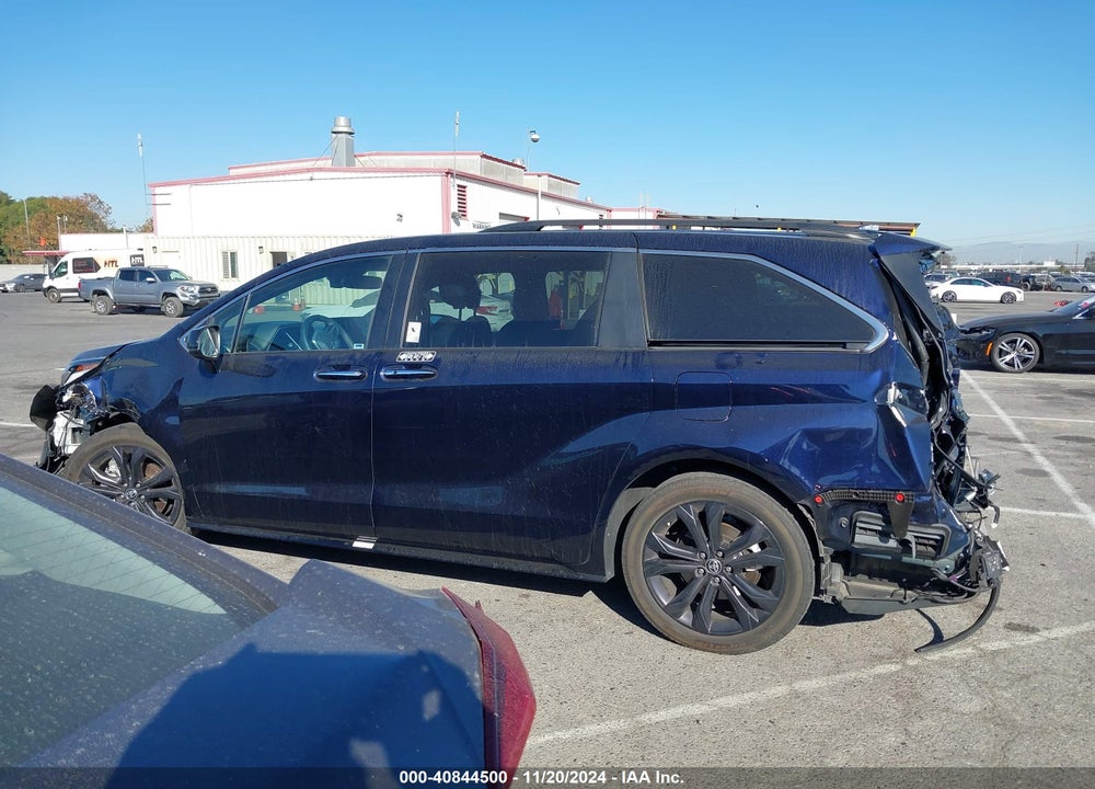 2022 TOYOTA SIENNA XSE VIN: 5TDDRKEC8NS100020