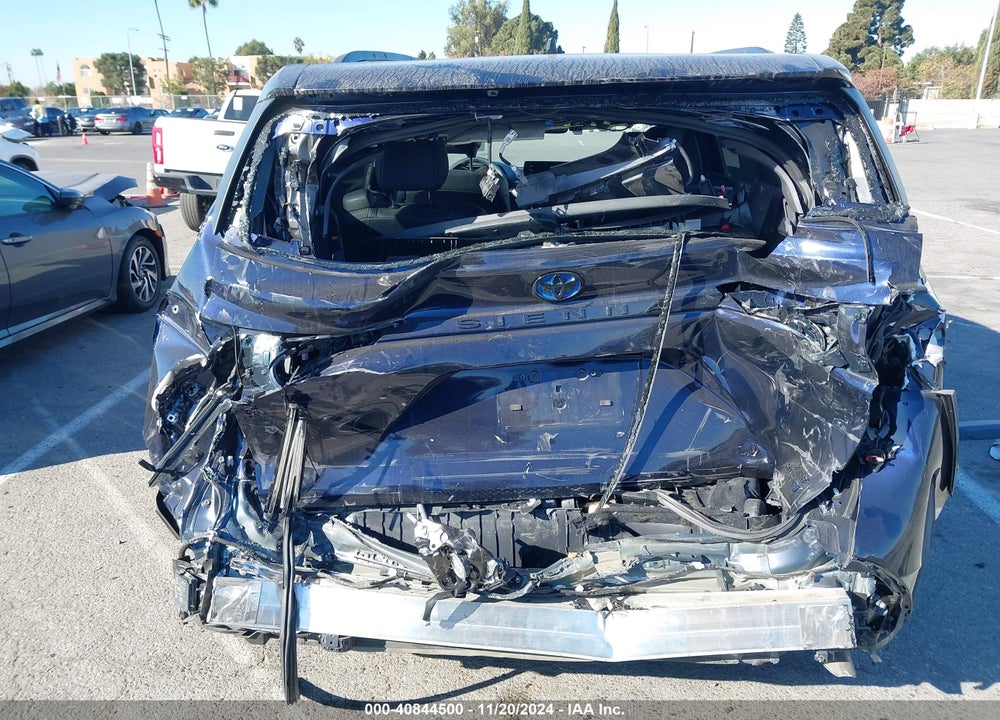 2022 TOYOTA SIENNA XSE VIN: 5TDDRKEC8NS100020