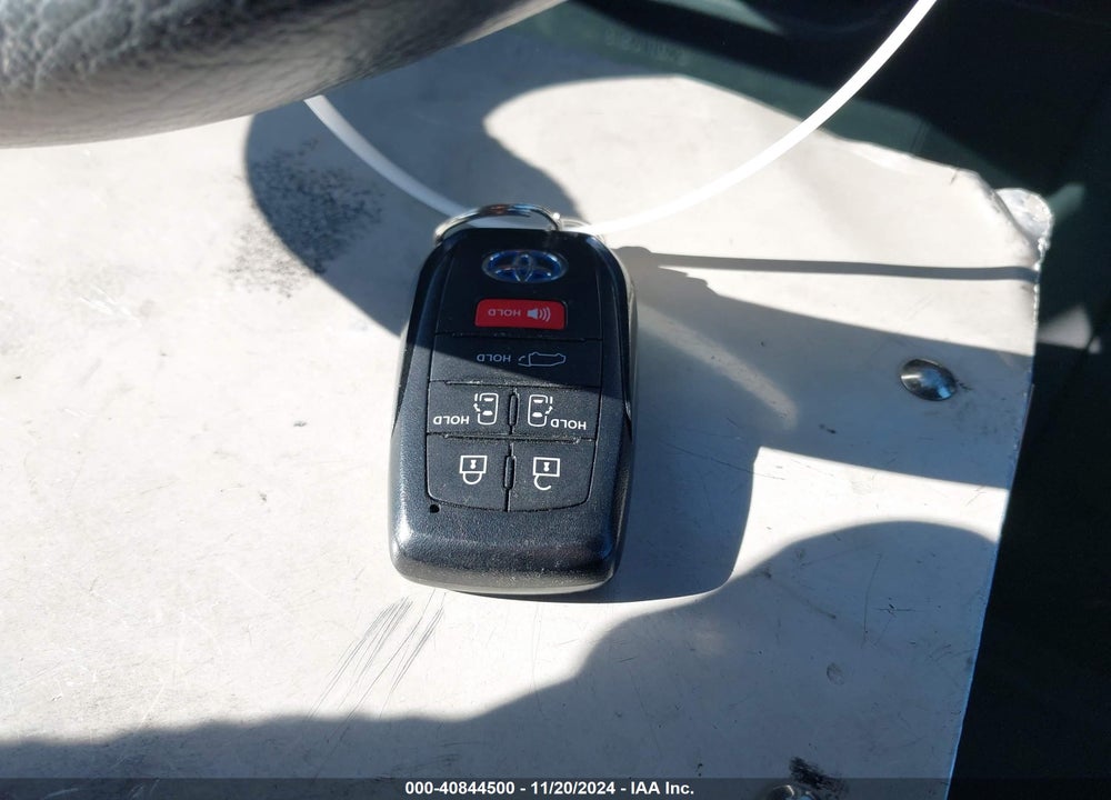 2022 TOYOTA SIENNA XSE VIN: 5TDDRKEC8NS100020