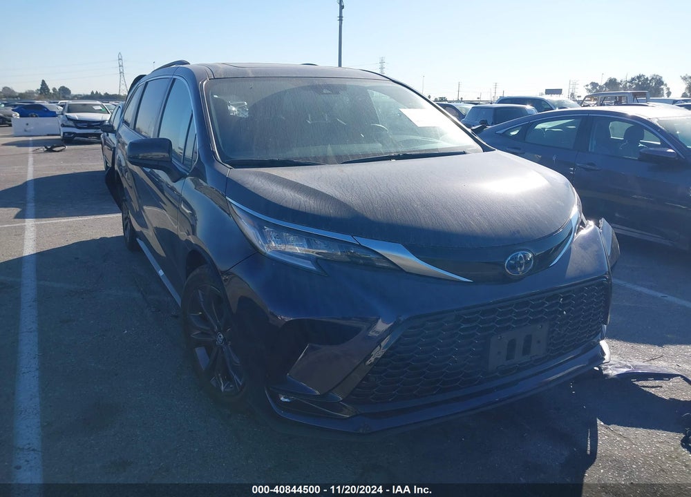 2022 TOYOTA SIENNA XSE VIN: 5TDDRKEC8NS100020