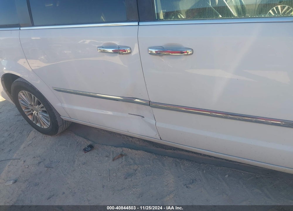 2014 CHRYSLER TOWN & COUNTRY TOURING-L 30TH ANNIVERSARY VIN: 2C4RC1CG0ER224573