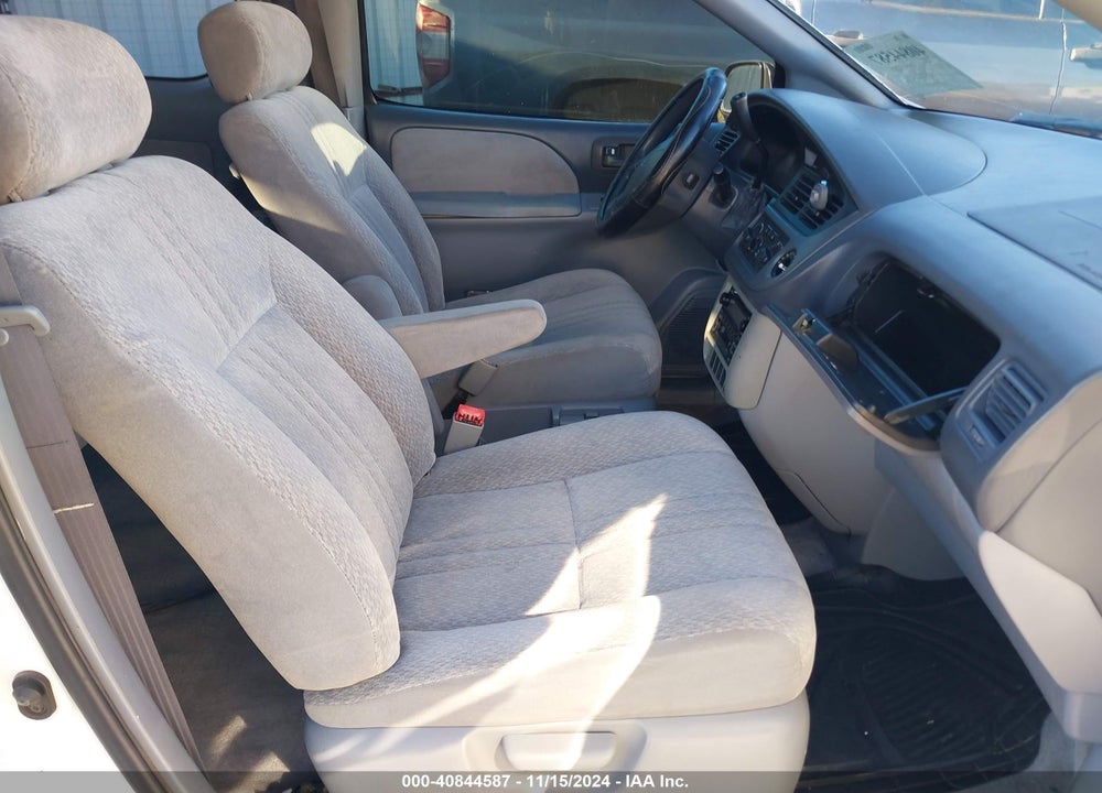 2003 TOYOTA SIENNA CE VIN: 4T3ZF19C33U522694