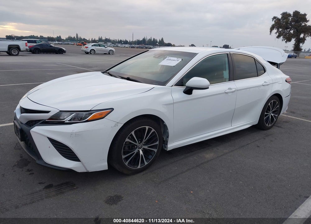 2018 TOYOTA CAMRY SE VIN: 4T1B11HK9JU580937