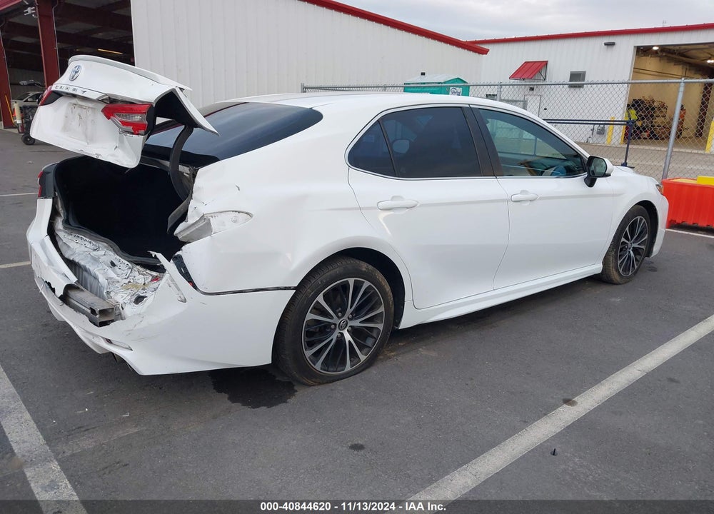 2018 TOYOTA CAMRY SE VIN: 4T1B11HK9JU580937