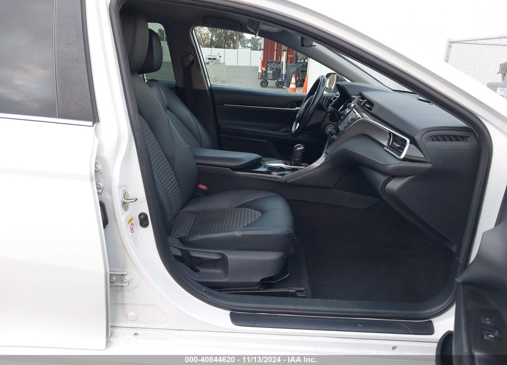 2018 TOYOTA CAMRY SE VIN: 4T1B11HK9JU580937