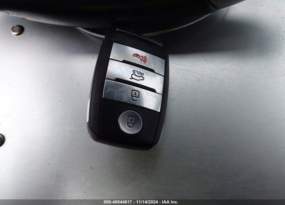 2017 KIA SORENTO 3.3L EX VIN: 5XYPHDA55HG323233
