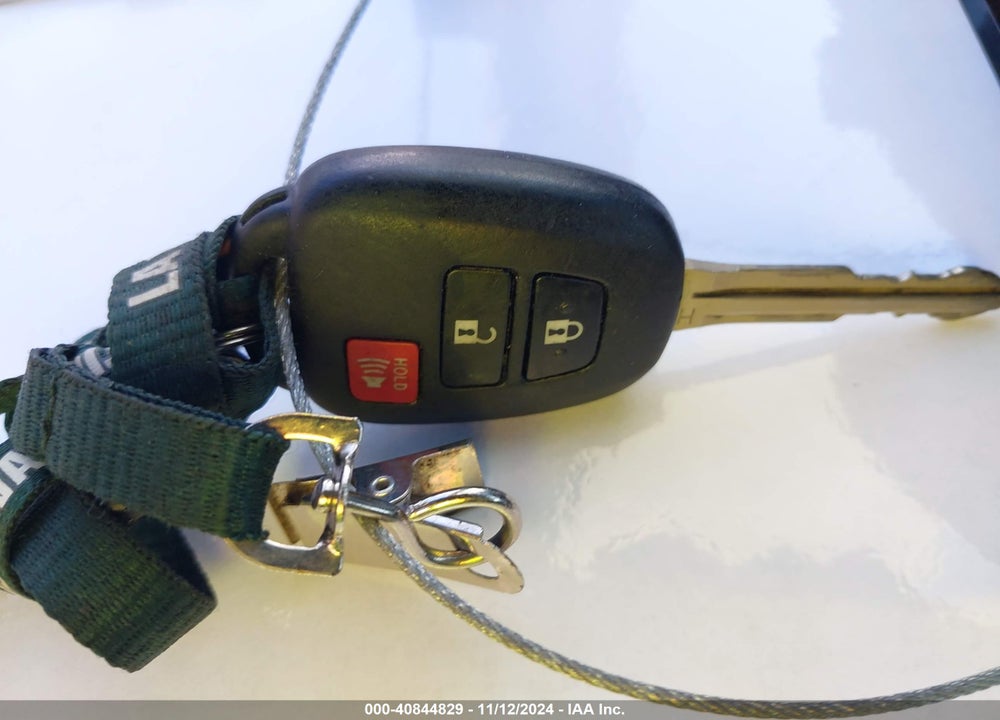 2018 TOYOTA RAV4 VIN: 2T3WFREV3JW446948