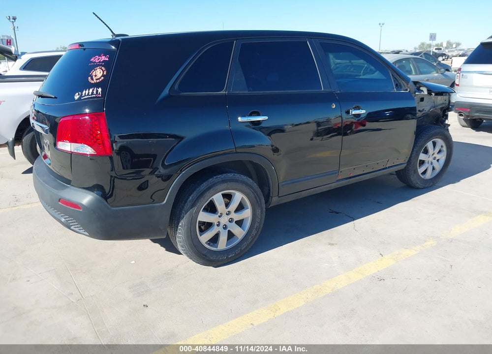 2011 KIA SORENTO LX VIN: 5XYKT3A17BG154095