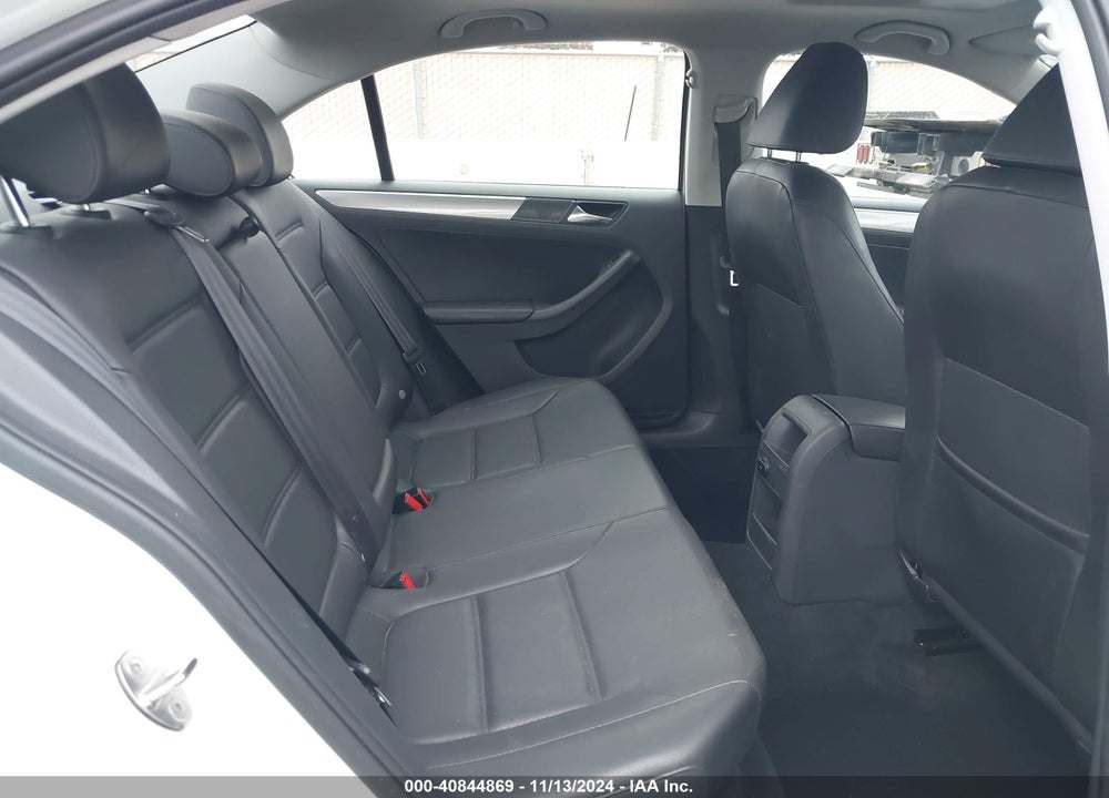 2015 VOLKSWAGEN JETTA 1.8T SE VIN: 3VWD17AJXFM300663