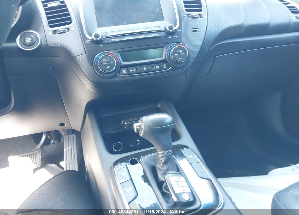 2018 KIA FORTE EX VIN: 3KPFL4A85JE181585