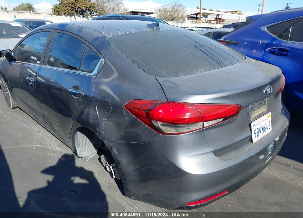 2018 KIA FORTE EX VIN: 3KPFL4A85JE181585