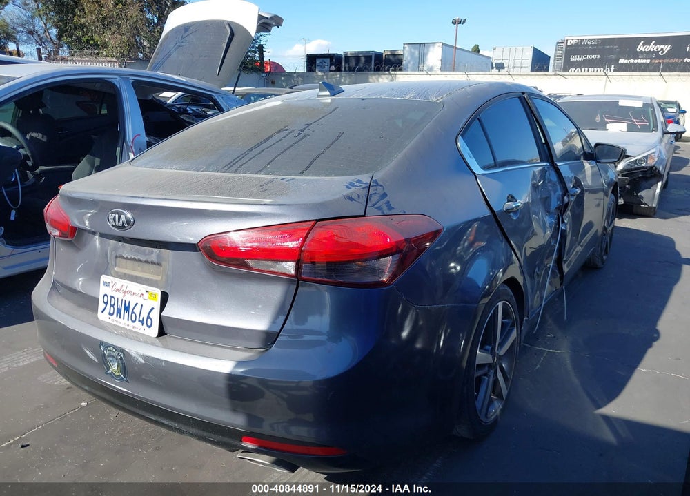 2018 KIA FORTE EX VIN: 3KPFL4A85JE181585
