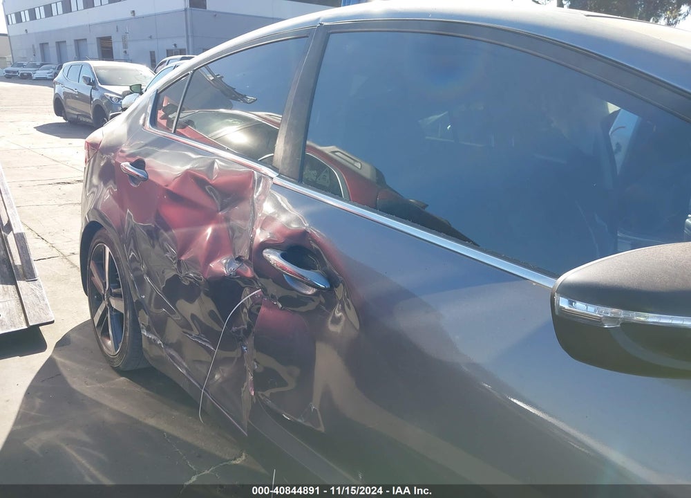 2018 KIA FORTE EX VIN: 3KPFL4A85JE181585