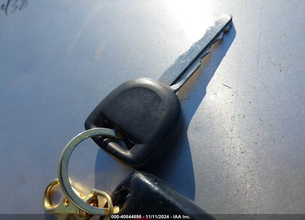 2005 MAZDA 3 I VIN: JM1BK12F651256011