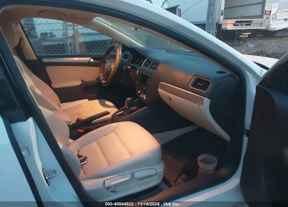 2015 VOLKSWAGEN JETTA 1.8T SE VIN: 3VWD17AJ5FM356896