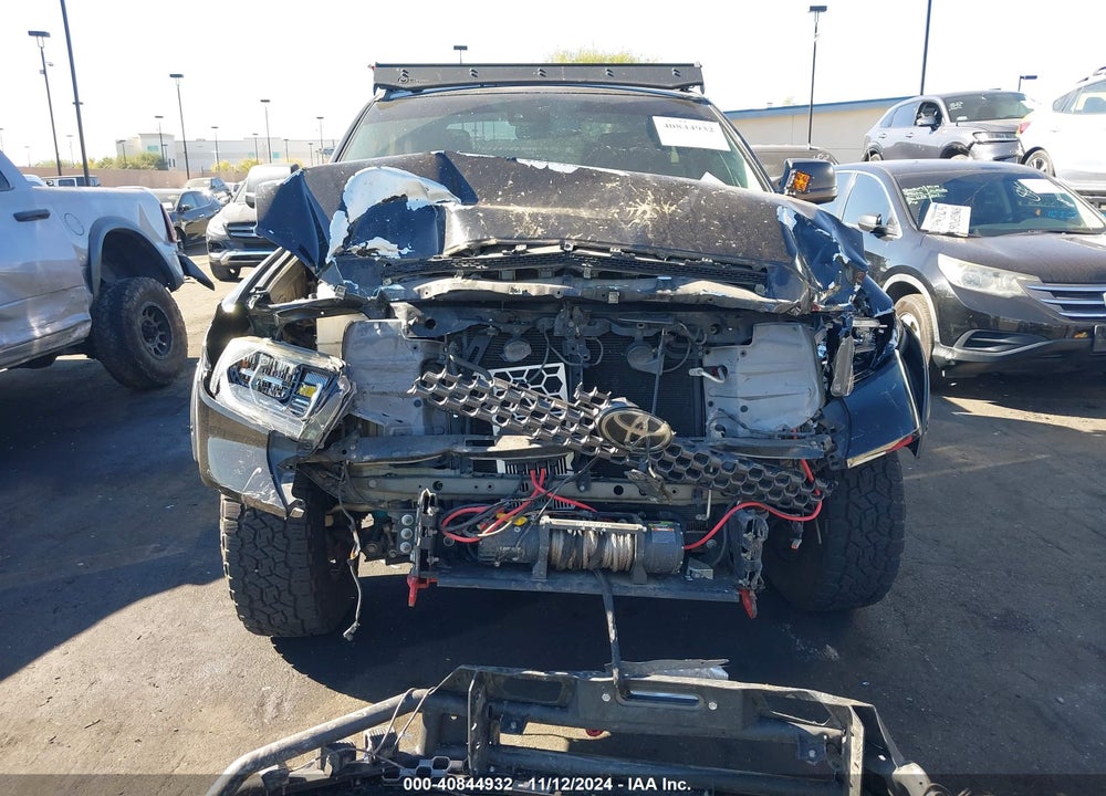 2018 TOYOTA TUNDRA SR5 5.7L V8 VIN: 5TFDY5F12JX701672