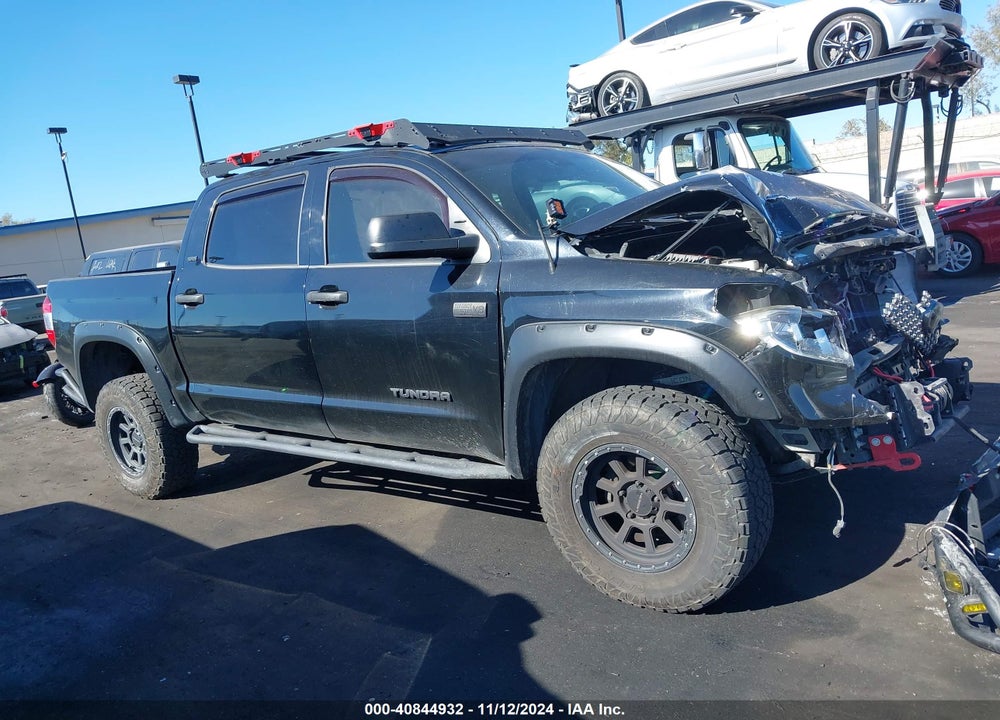 2018 TOYOTA TUNDRA SR5 5.7L V8 VIN: 5TFDY5F12JX701672