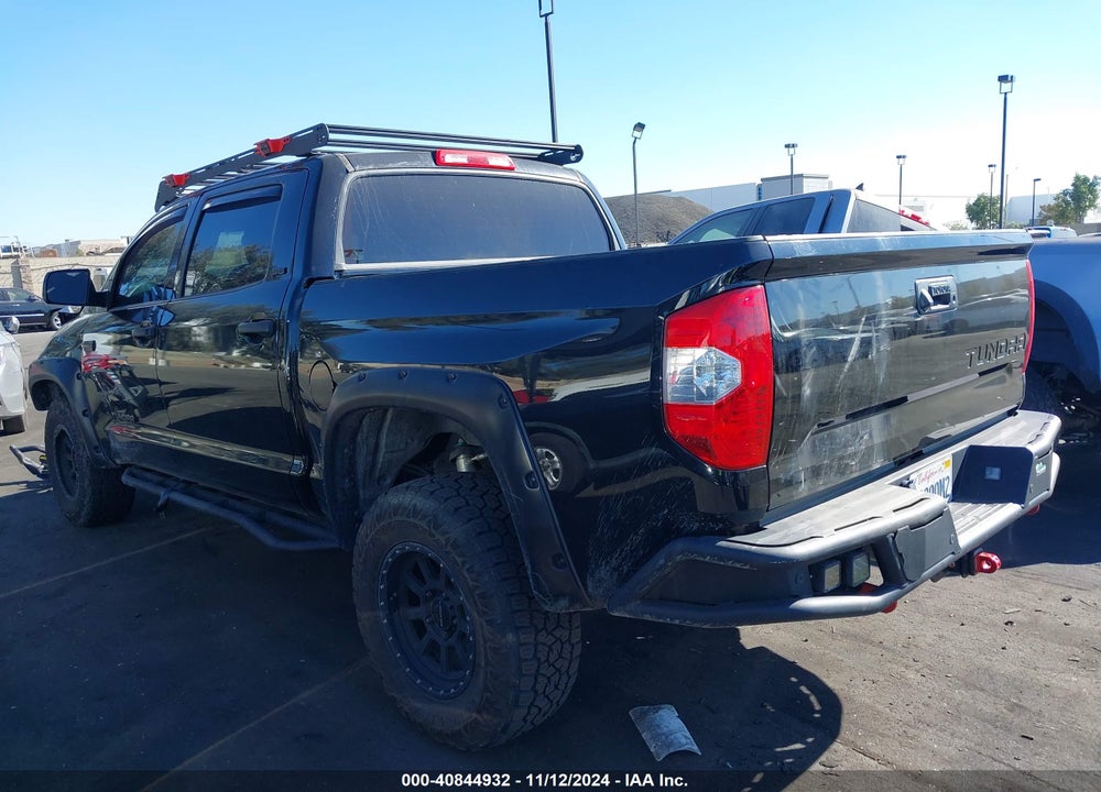 2018 TOYOTA TUNDRA SR5 5.7L V8 VIN: 5TFDY5F12JX701672