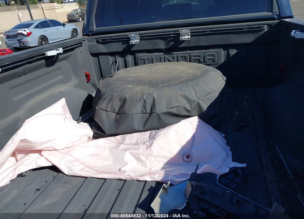 2018 TOYOTA TUNDRA SR5 5.7L V8 VIN: 5TFDY5F12JX701672