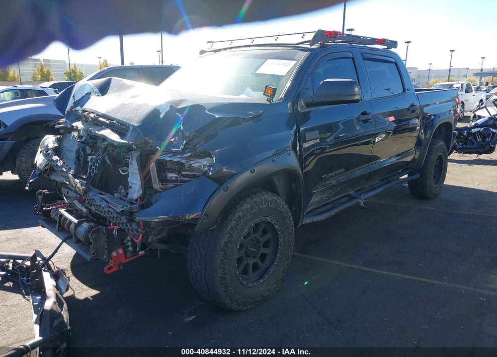 2018 TOYOTA TUNDRA SR5 5.7L V8 VIN: 5TFDY5F12JX701672