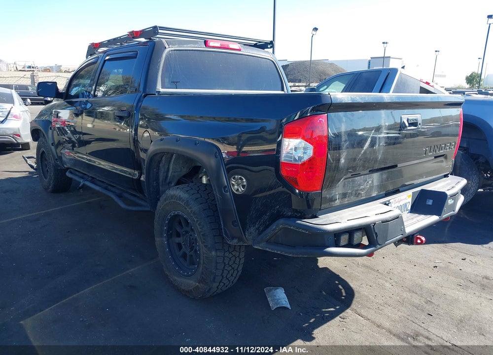 2018 TOYOTA TUNDRA SR5 5.7L V8 VIN: 5TFDY5F12JX701672