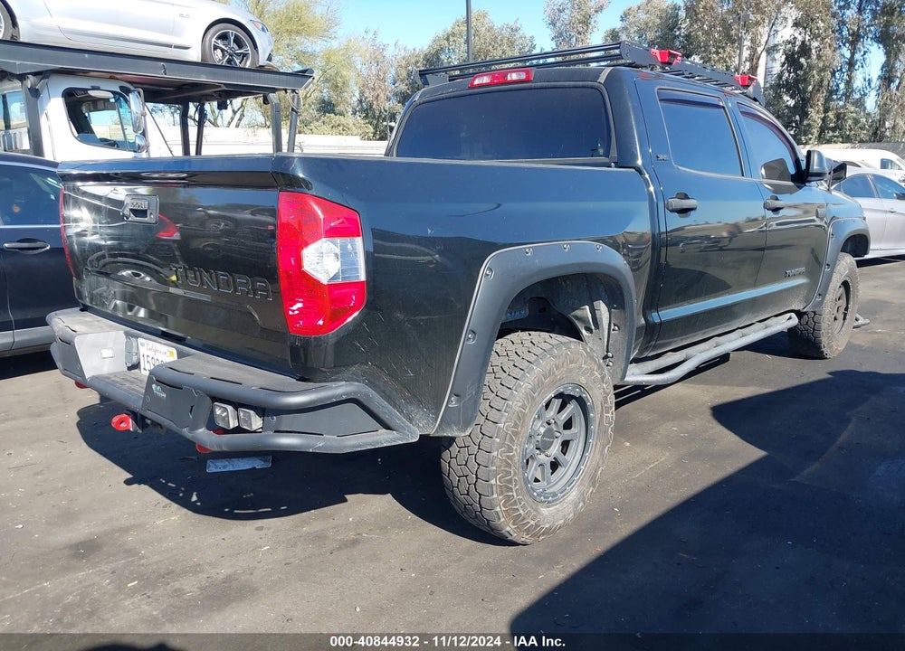 2018 TOYOTA TUNDRA SR5 5.7L V8 VIN: 5TFDY5F12JX701672