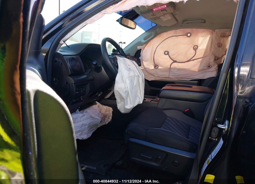 2018 TOYOTA TUNDRA SR5 5.7L V8 VIN: 5TFDY5F12JX701672