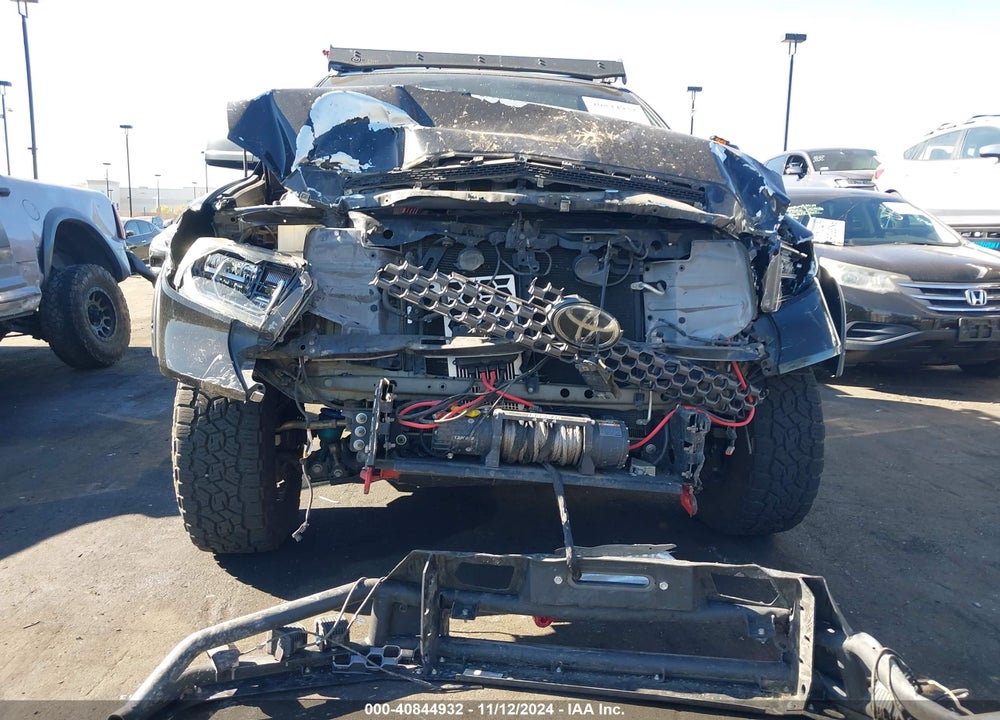 2018 TOYOTA TUNDRA SR5 5.7L V8 VIN: 5TFDY5F12JX701672