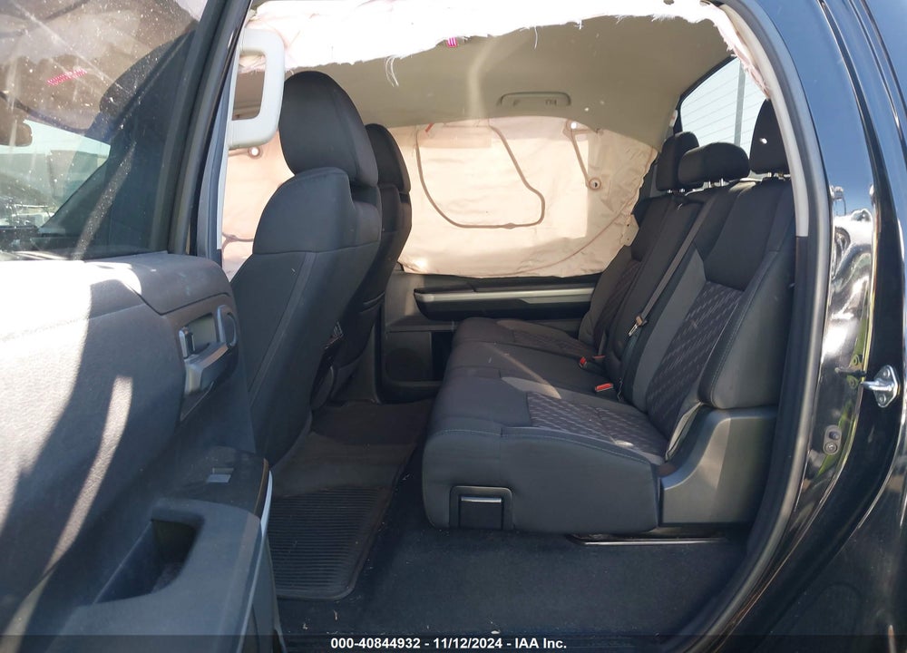 2018 TOYOTA TUNDRA SR5 5.7L V8 VIN: 5TFDY5F12JX701672