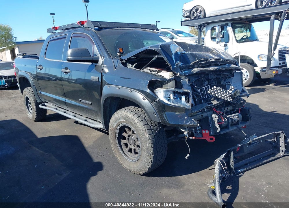 2018 TOYOTA TUNDRA SR5 5.7L V8 VIN: 5TFDY5F12JX701672