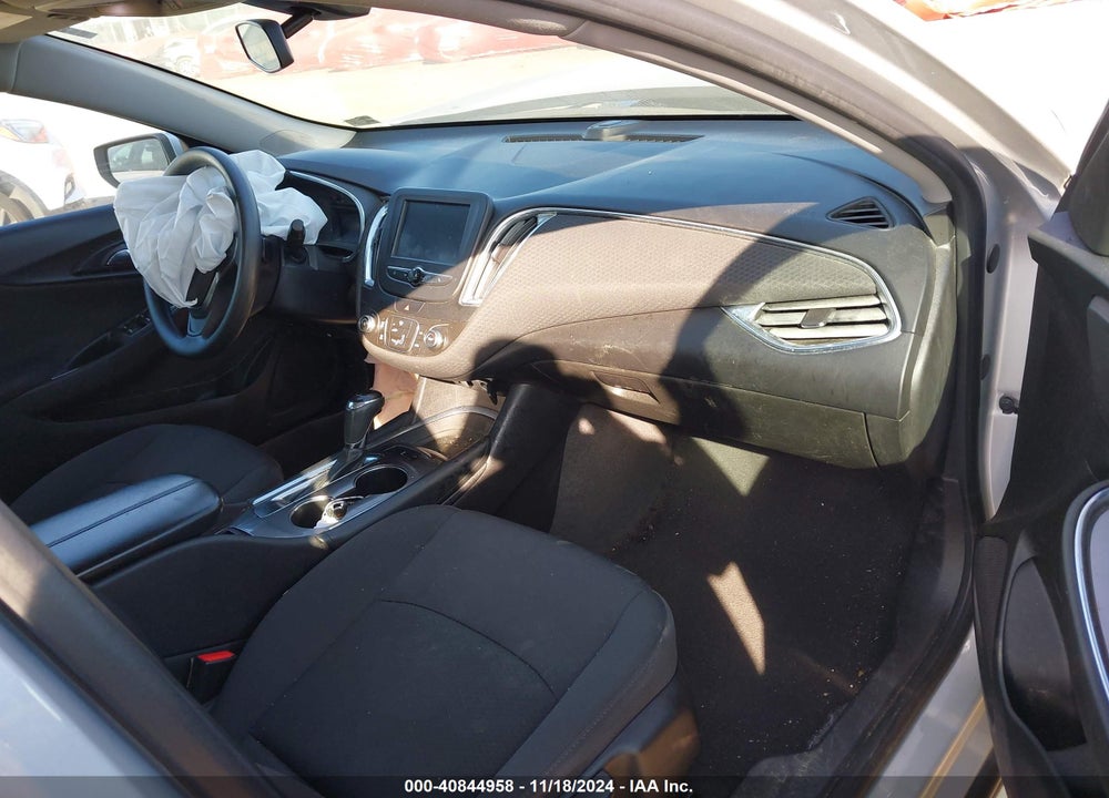 2018 CHEVROLET MALIBU LT VIN: 1G1ZD5ST4JF105342