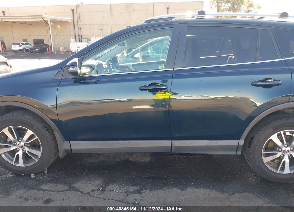 2017 TOYOTA RAV4 XLE VIN: 2T3RFREV9HW560749