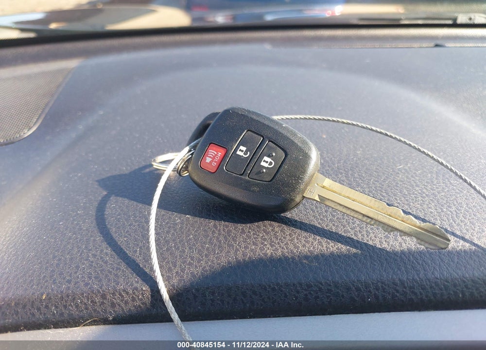 2017 TOYOTA RAV4 XLE VIN: 2T3RFREV9HW560749