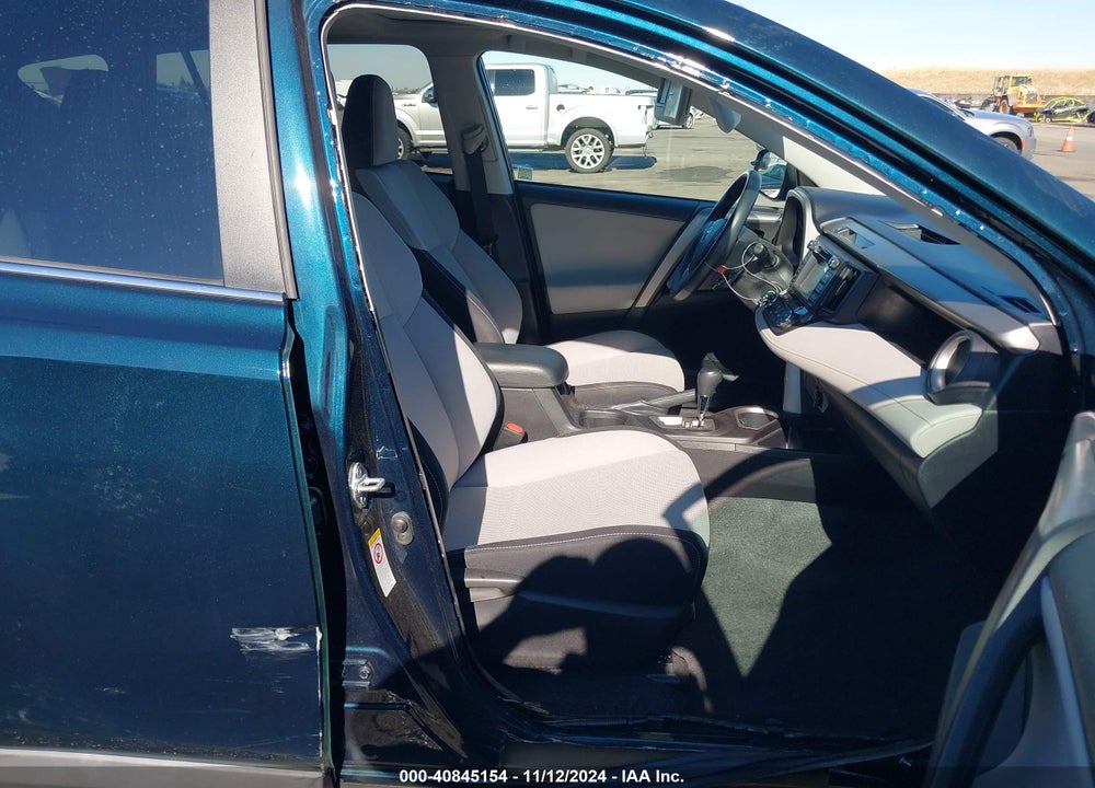 2017 TOYOTA RAV4 XLE VIN: 2T3RFREV9HW560749