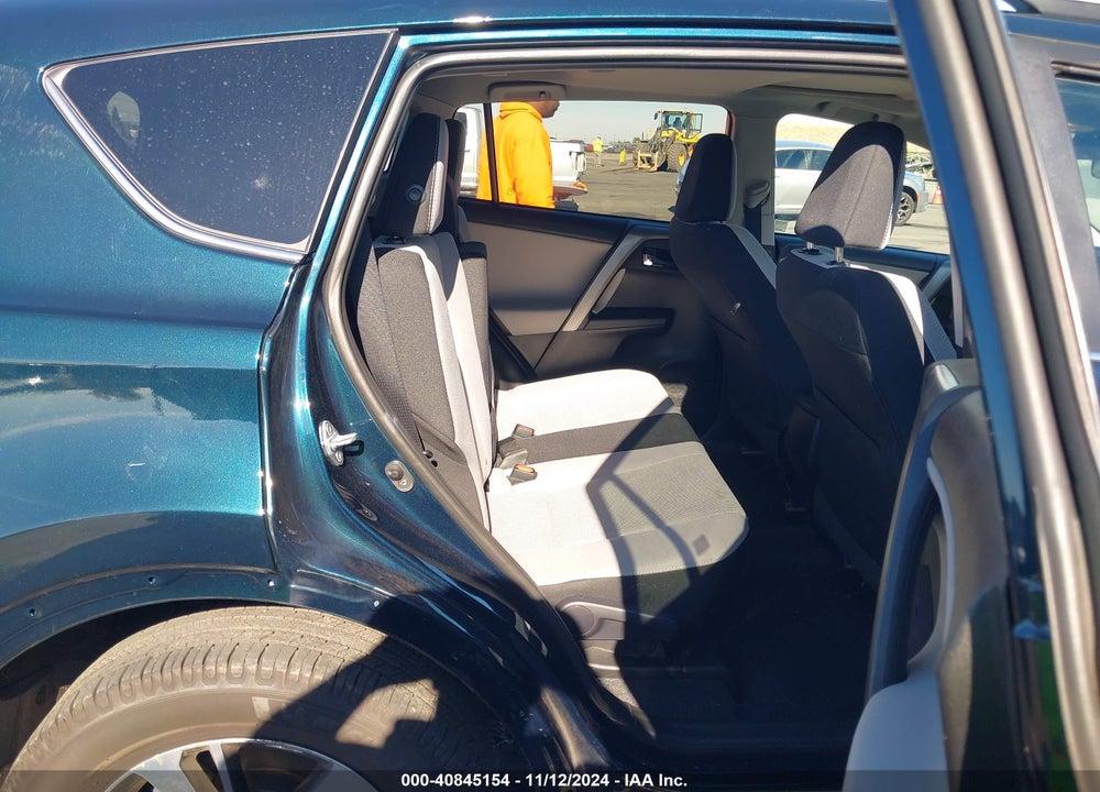 2017 TOYOTA RAV4 XLE VIN: 2T3RFREV9HW560749