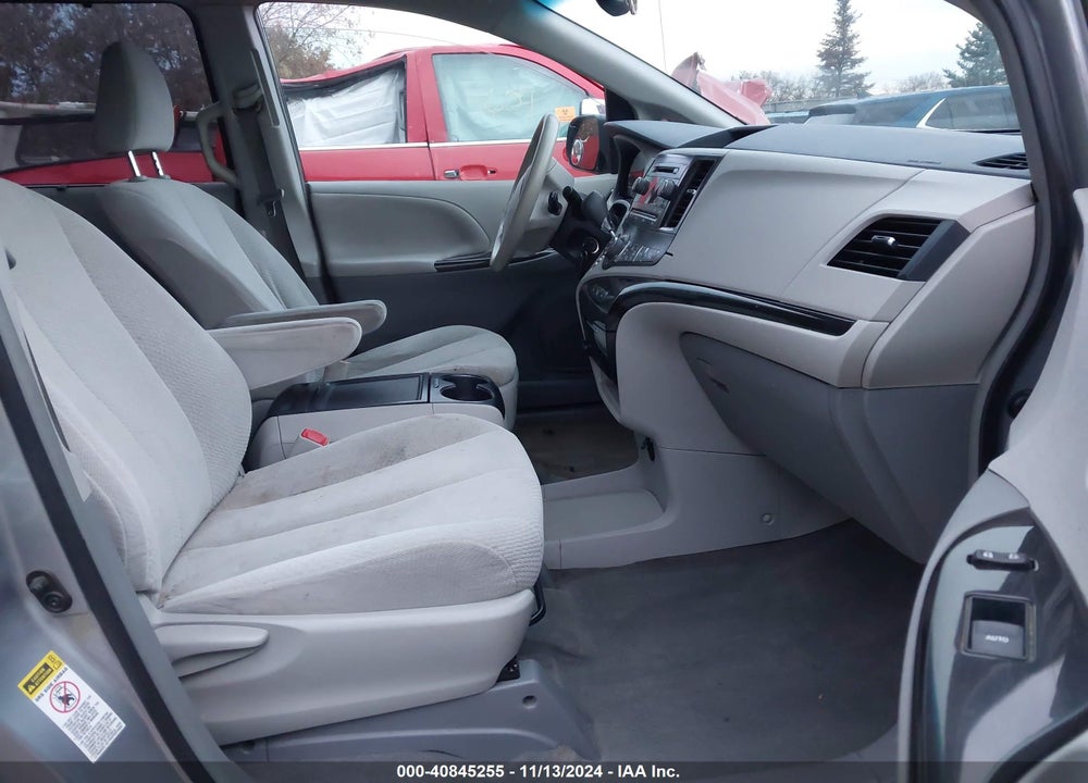 2014 TOYOTA SIENNA LE V6 8 PASSENGER VIN: 5TDKK3DC3ES444017