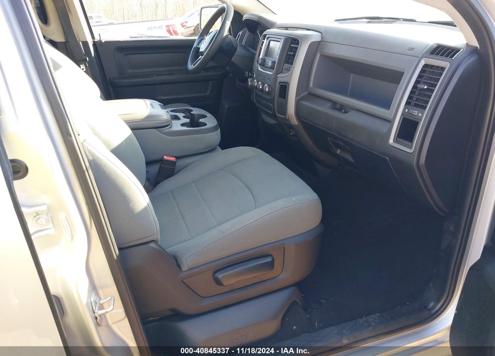 2019 RAM 1500 CLASSIC EXPRESS  4X4 6'4" BOX VIN: 1C6RR7FG7KS543029