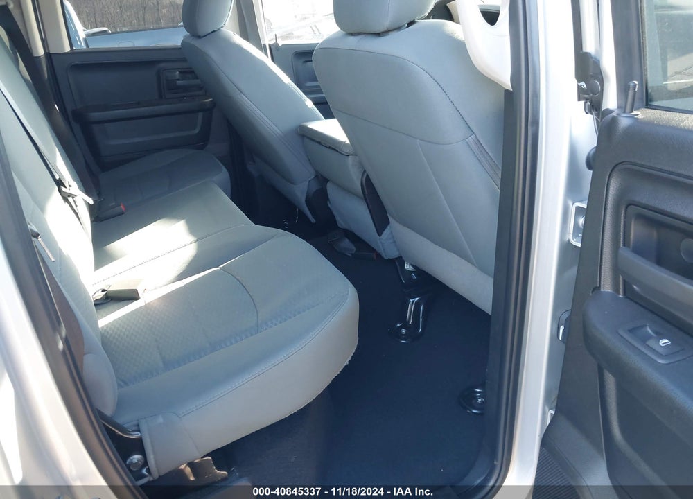 2019 RAM 1500 CLASSIC EXPRESS  4X4 6'4" BOX VIN: 1C6RR7FG7KS543029