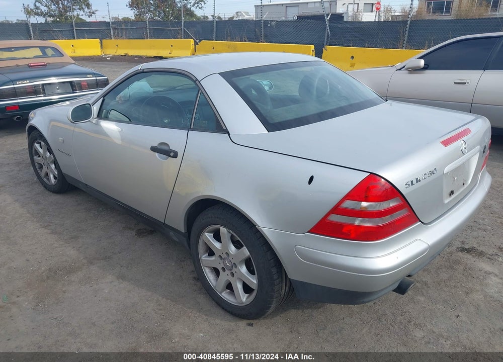 1998 MERCEDES-BENZ SLK 230 VIN: WDBKK47F2WF071550