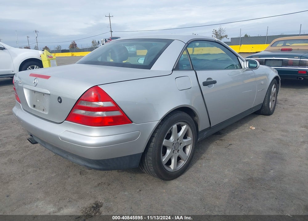 1998 MERCEDES-BENZ SLK 230 VIN: WDBKK47F2WF071550