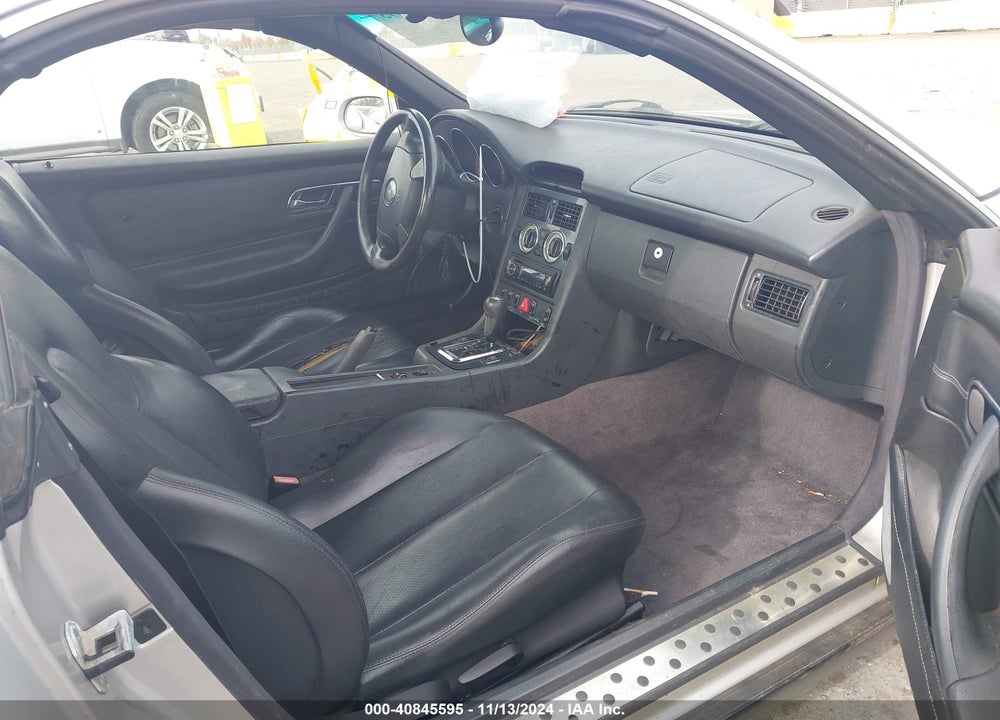 1998 MERCEDES-BENZ SLK 230 VIN: WDBKK47F2WF071550