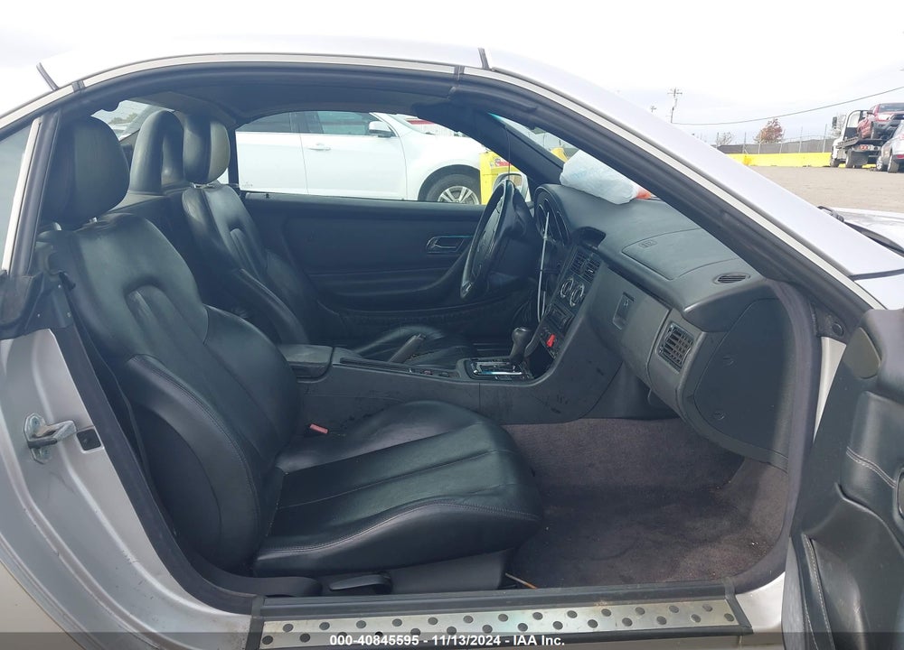 1998 MERCEDES-BENZ SLK 230 VIN: WDBKK47F2WF071550